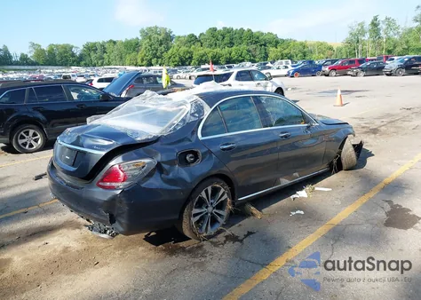 2016 Mercedes-Benz C 300 4Matic/Luxury 4Matic/Sport 4Matic z USA, uszkodzony, nr VIN 55SWF4KB1GU149400